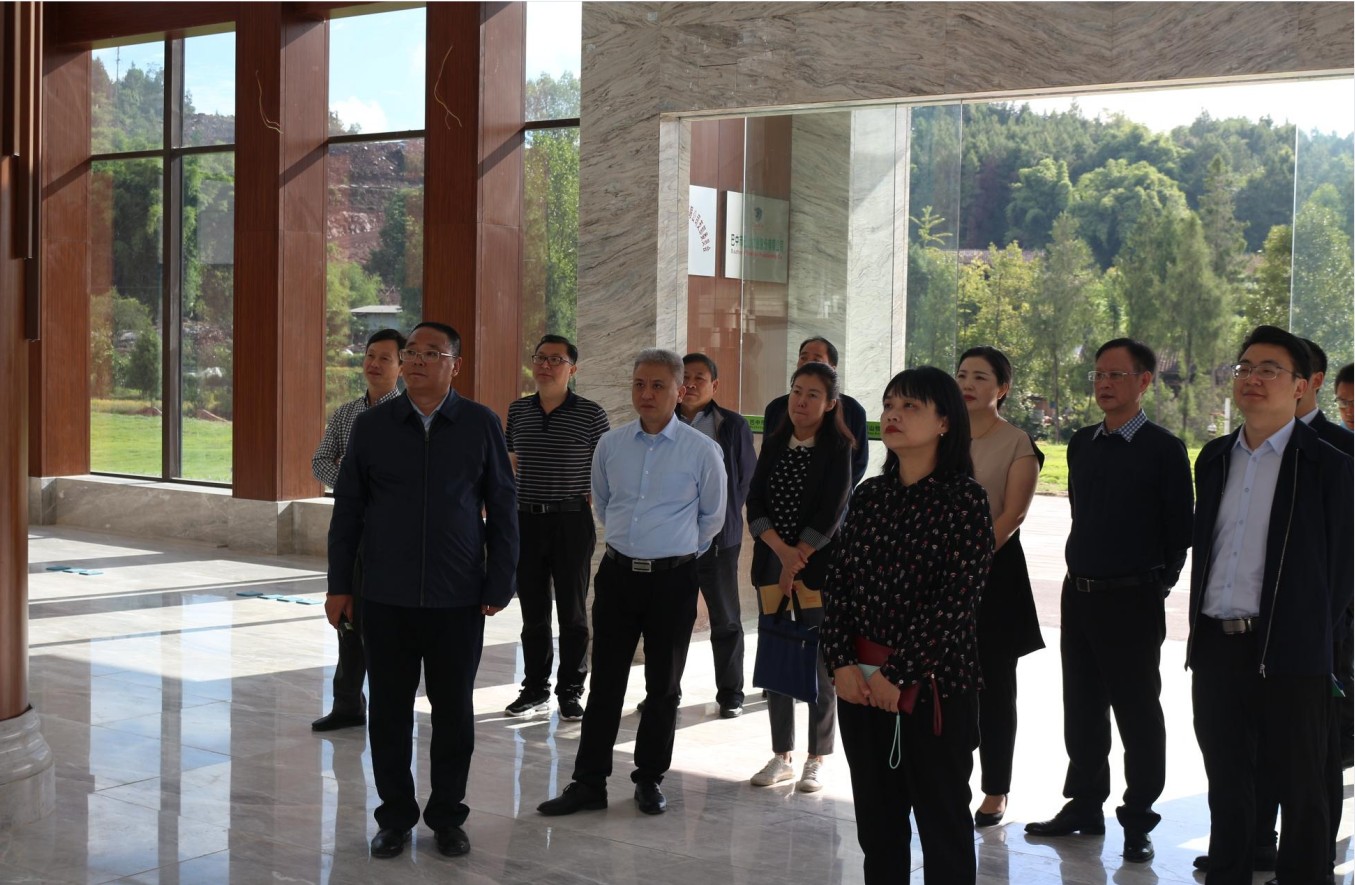 省科協(xié)黨組成員、副主席周利平一行蒞臨巴山牧業(yè)考察并調(diào)研