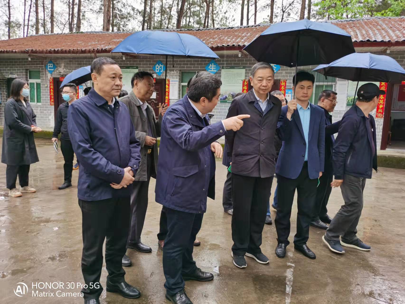 省決咨委副主任、省經信廳原廳長王海林一行 來公司考察、調研