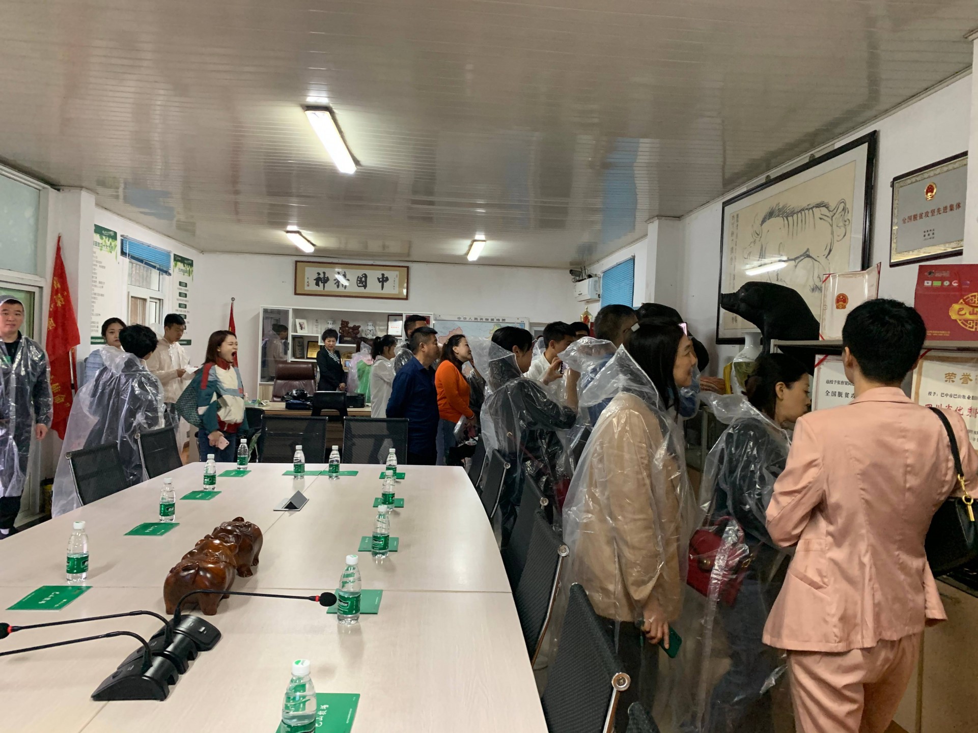 巴中市市委黨校率"自貢市富順縣工商聯(總工會)2022年探紅色記憶.體悟初心使命,理想信念教育培訓班"來我公司參觀