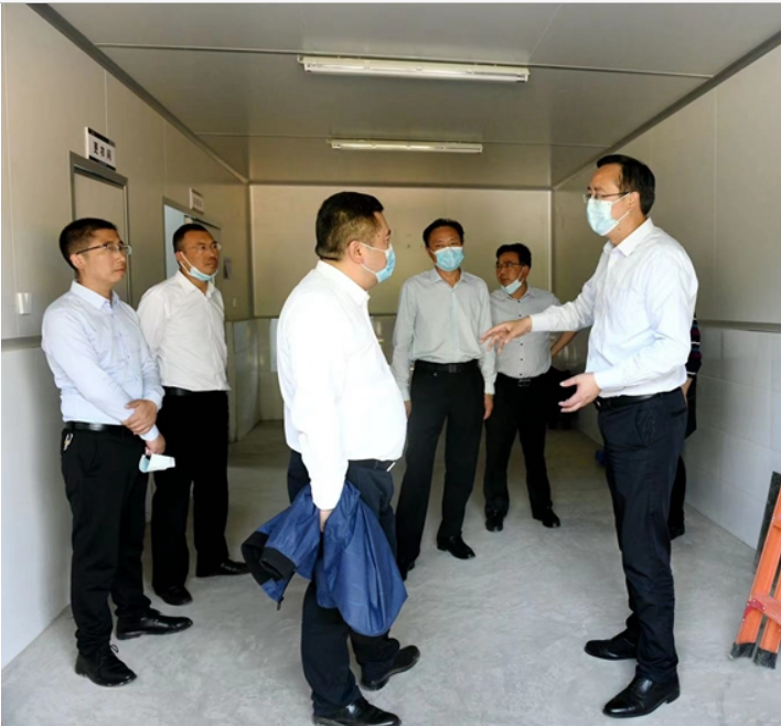 4月22日，縣委副書記、縣長譚青松到我公司督導肉制品產業發展