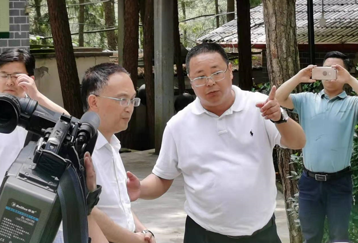 巴中市委常委、袁聞聰赴巴中師巴山牧業股份有限公司開展服務巴商返鄉創業專題調研
